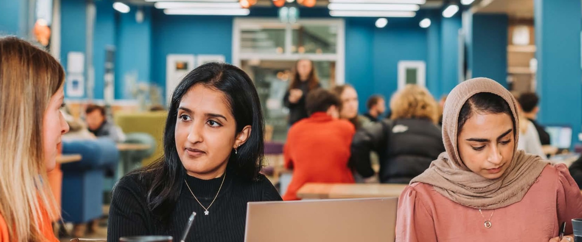 Tips for Talking to Current Students: How to Ace Your UK University Admissions